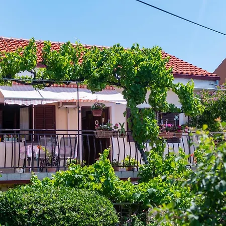 Apartments By The Sea Barbat, Rab - 4977 * Barbat na Rabu